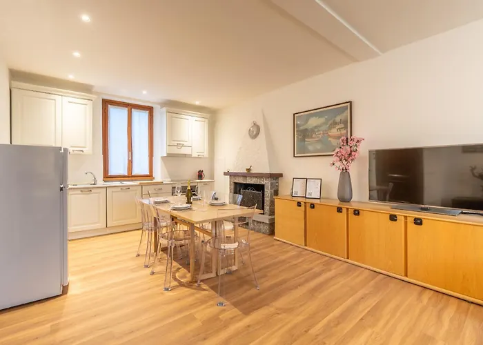 Fedis - Along The Scenic Greenway Apartment